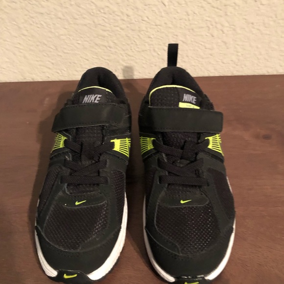 Nike boys shoes - Picture 3 of 4